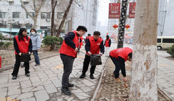 傳承雷鋒精神 踐行志愿服務——城投設計團支部開展“創(chuàng)城+學雷鋒”志愿服務進社區(qū)活動